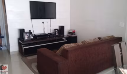 APARTAMENTO COM FINO ACABAMENTO, NO MELHOR DA VILA SANTA CATARINA !