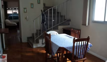 SOBRADO COM QUINTAL NO MELHOR DA VILA SANTA CATARINA !