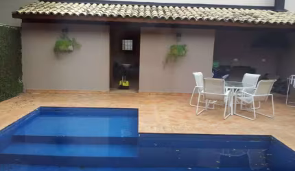 CASA EM CONDOMÍNIO FECHADO, NO MELHOR DA CHÁCARA MONTE ALEGRE !