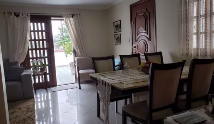 SOBRADO COM FINO ACABAMENTO NO MELHOR DO JARDIM PRUDÊNCIA !