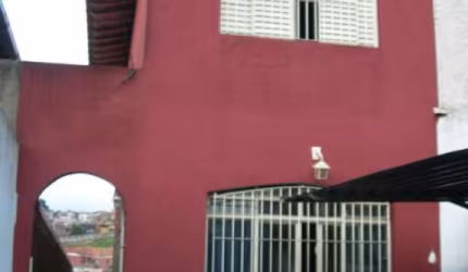 SOBRADO COM QUINTAL GRANDE HÁ 1400 METROS DO METRÔ JABAQUARA.