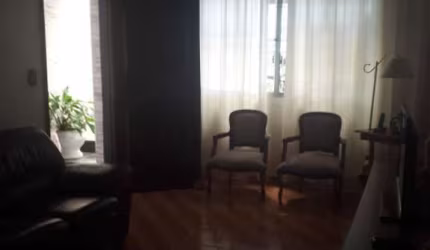 Sobrado Localizado em uma Travessa da Av. Sabará.