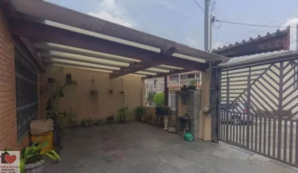 Sobrado 140m² 3 dormitórios 3 vagas Rua Tranquila