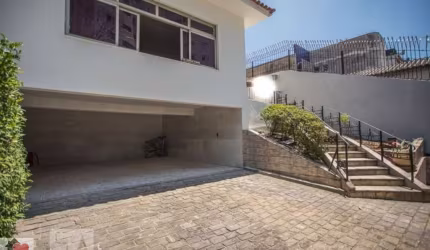 Casa 3 dormitórios  1 suíte e 5 vagas no Campo Belo