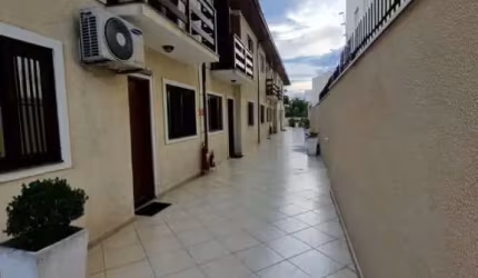Casa em Condomínio Fechado Travessa da Av. Nossa Senhora do Sabará.