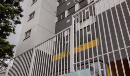 PRÉDIO NOVO LOCALIZADO Á 200 METROS DA AV. CUPECÊ.