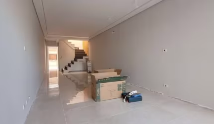 SOBRADO NOVO COM FINO ACABAMENTO NA VILA ISA.