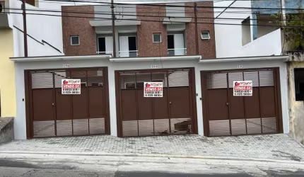 SOBRADO NOVO COM FINO ACABAMENTO NA VILA ISA.