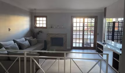 SOBRADO COM 03 VAGAS DE GARAGEM HÁ 500 METROS DA AV. MASCOTE!