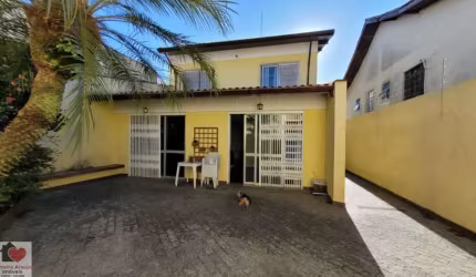 Lindo sobrado 4 dormitórios 1 suíte 4 vagas 243m²