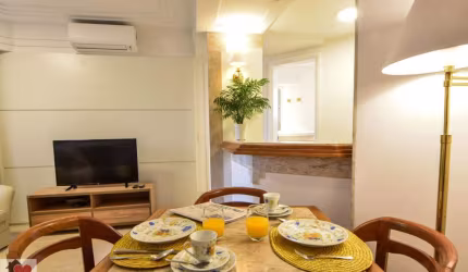 Flat na Brigadeiro Faria Lima com 42 m2 1 dormitório com varanda 1 vaga totalmente mobiliado
