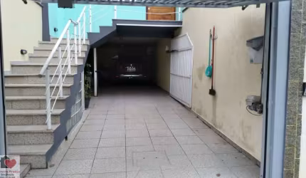 SOBRADO COM FINO ACABAMENTO  NA REGIÃO DA CUPECÊ.