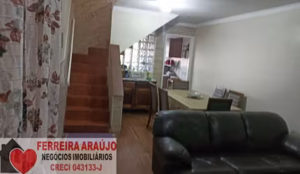 SOBRADO NA RUA JOSÉ NEVES, PRÓXIMO A TODO O COMÉRCIO,