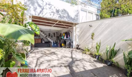 Casa tipo para venda com 3 quartos, 226m²