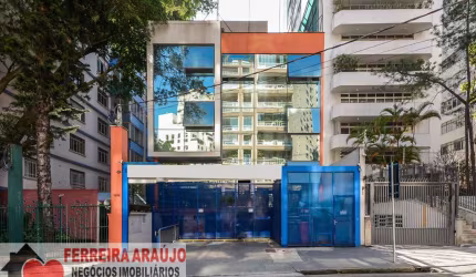 Belo prédio comercial no Jardim Paulista