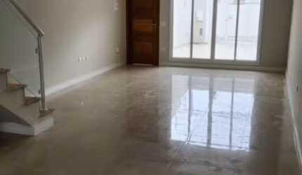 SOBRADO NOVO COM FINO ACABAMENTO NA VILA ISA.