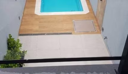 Sobrado Novo com Piscina: Conforto e Lazer Próximo à Av. Cupecê