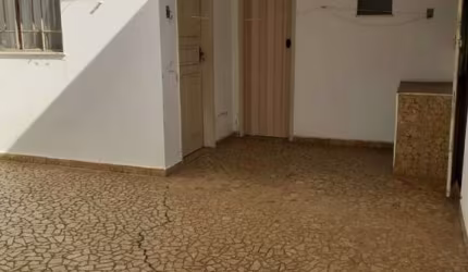 Casa térrea a venda travessa da rua Antônio Gil.