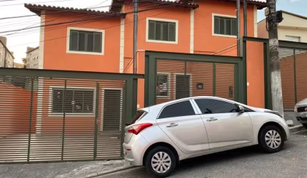 SOBRADO A VENDA COM FÁCIL ACESSO A AV. INTERLAGOS.