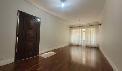 CONFORTAVEL SOBRADO A VENDA NA REGIÃO DA VILA MASCOTE.
