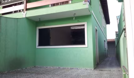 SOBRADO COM FINO ACABAMENTO, PRÓXIMO A AV. CUPECÊ.