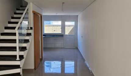 Sobrado 78m² 2 vagas Condomínio Fechado