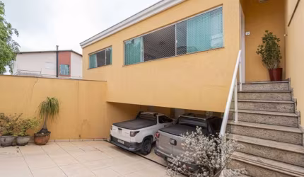 SOBRADO A VENDA NA REGIÃO DO JARDIM PRUDÊNCIA.
