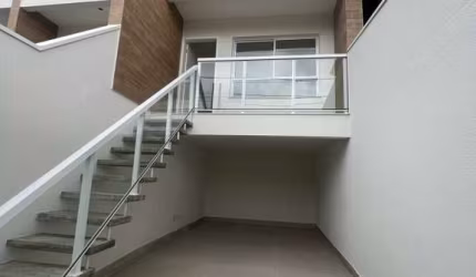 SOBRADO NOVO COM DUAS SUÍTES, NO MELHOR DA CUPECÊ.