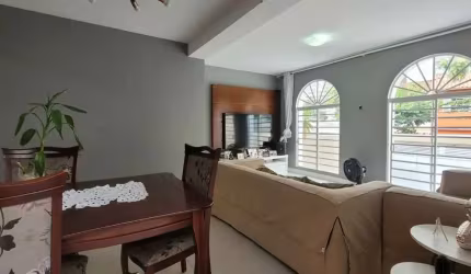 CASA COM 03 DORMITÓRIOS, 02 VAGAS DE GARAGEM NO JARDIM PRUDÊNCIA!