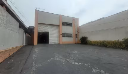 Galpão 330m² e 6 vagas - Próximo a Av. Cupecê