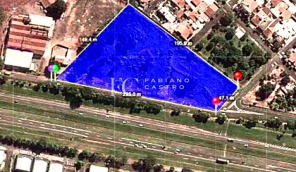 Área comercial às margens da Rodovia Washington Luís