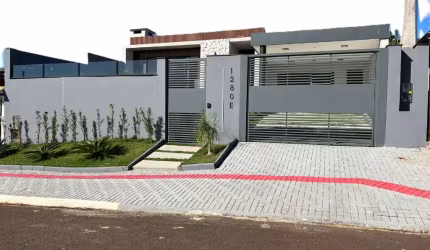 Casa com 03 suítes e no Presidente Médici