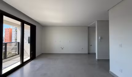 Lindo apto, novo, no Jardim Itália.