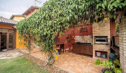 Casa com 3 quartos à venda, 303 m² por R$ 1.850.000 - Parque das Artes - Embu das Artes/SP