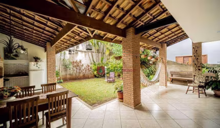 Casa com 4 dormitórios à venda, 302 m² por R$ 1.150.000,00 - Granja Viana - Cotia/SP
