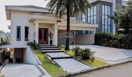 Residência Exclusiva no Jardim Golf I – Arquitetura Sofisticada, Conforto Térreo e Vista Deslumbrante