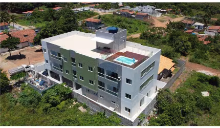 Apartamento com excelente acabamento e vista mar permanente.