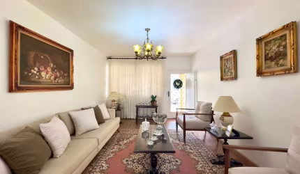 Belíssima Casa Vintage à Venda, 3 dormitórios, Portão eletrônico com localização privilegiada - Jundiaí SP