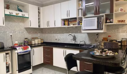 Casa à venda no Jd. Danúbio,com 4 quartos(sendo 1 suíte),3 banheiros,2vagas .