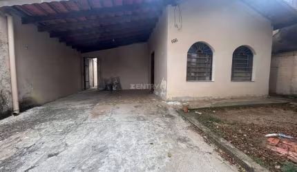 CASA TÉRREA COM EDÍCULA PARA LOCAÇÃO NO BAIRRO VILA HORTOLÂNDIA EM JUNDIAÍ/SP 250M²