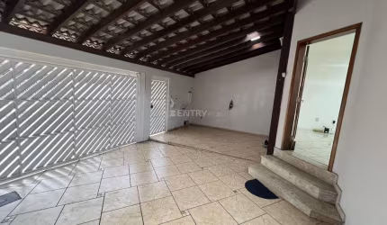 CASA TÉRREA COM 2 DORMITÓRIOS,   1 SUÍTE,  SALA DE ESTAR E JANTAR INTEGRADA À COZINHA, ESCRITÓRIO,  2 VAGAS. JARDIM ITÁLIA,  VARZEA PAULISTA-SP