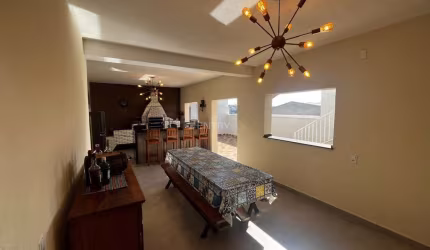 Casa em Campo limpo mobiliada com 3 dormitórios e area gourmet, escritório, salão de festas!