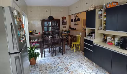 CASA TÉRREA COM 2 DORMITÓRIOS,  SALA DE ESTAR E JANTAR,  COZINHA, LAVANDERIA,  2 VAGAS,  1 SALÃO, COM MAIS 2 CASAS , TERRENO DE 250M2, JARDIM DAS TULIPAS,  JUNDIAÍ-SP