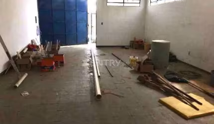 Galpão COMERCIAL para LOCAÇÃO com 3 salas, 2 banheiros no 2° pavimento, 252m2 AT no bairro Vila Galvão em Jundiaí/SP