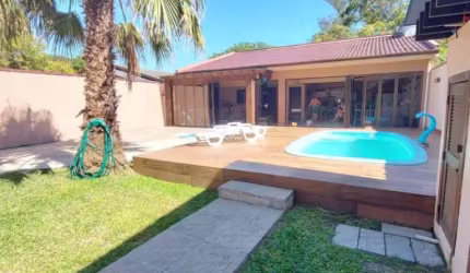 Casa 4 Dormitórios à venda no Bairro Centro com 163 m² de área privativa - 3 vagas de garagem