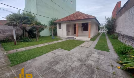 Casa 4 Dormitórios à venda no Bairro Centro com 160 m² de área privativa - 2 vagas de garagem