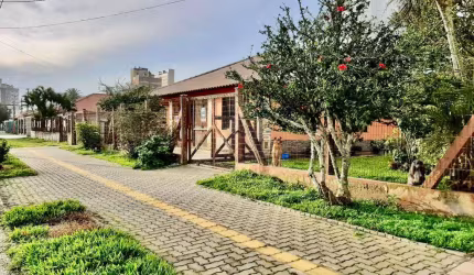 Casa 6 Dormitórios à venda no Bairro Centro com 200 m² de área privativa - 2 vagas de garagem