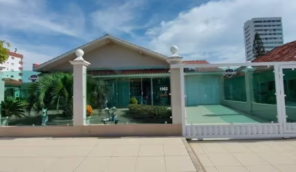 Casa 4 Dormitórios à venda no Bairro Centro com 314 m² de área privativa - 3 vagas de garagem