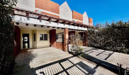 Sobrado/ Duplex 2 Dormitórios à venda no Bairro São Francisco com 105 m² de área privativa - 2 vagas de garagem