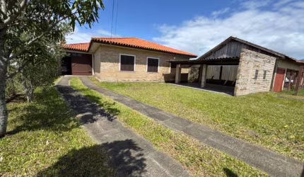 Casa 4 Dormitórios à venda no Bairro Centro com 160 m² de área privativa - 2 vagas de garagem